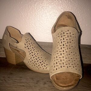 EURO SOFT BY SOFFT Light olive Block Heel Sandals.